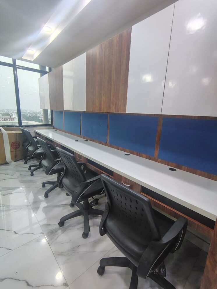 Team Area, netaji subhash place Commercial Office Space 655 Sq.Ft. In Netaji Subhash Place Delhi 9107271