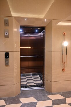 5 BHK Apartment For Sale in Gulmohar CHS LTD
