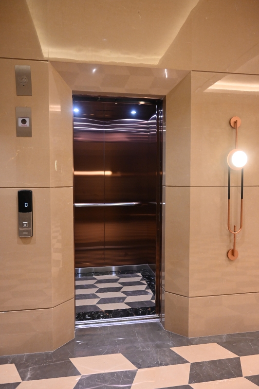 5 BHK Apartment For Sale in Gulmohar CHS LTD