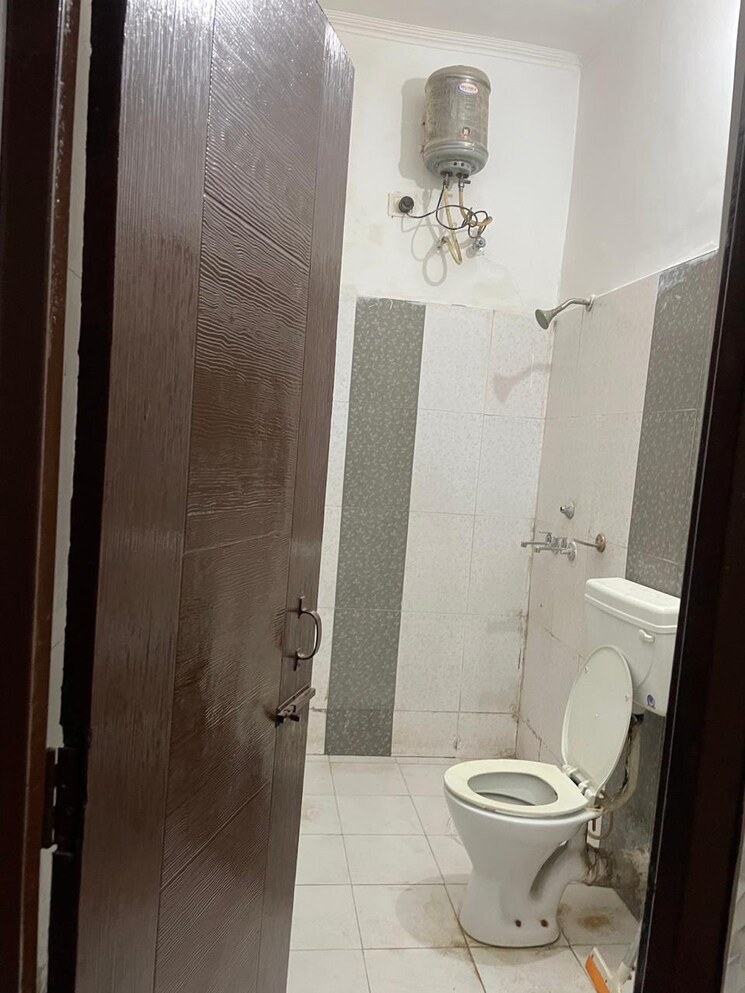 Bathroom, ambala highway 2 Bedroom 1000 Sq.Ft. Builder Floor In Ambala Highway Zirakpur 9107311