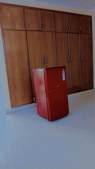 Furnished Amenities in 1.5 BHK Builder Floor at Tulip Mall, Sector 46 – for Rent