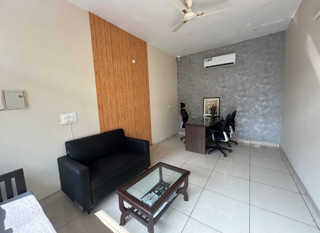 Retail Shop For Rent in Star City Business Plaza