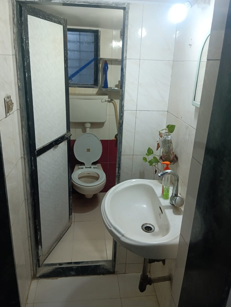 Bathroom, mahesh-nagar-chs 1 Bedroom 650 Sq.Ft. Apartment In Goregaon West Mumbai 9107383