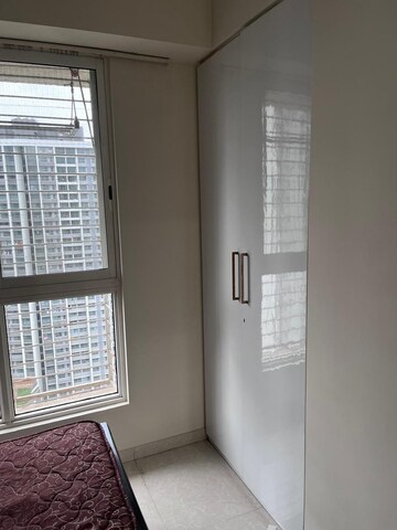 Room in 2 BHK Apartment at Lodha Amara, Kolshet Road – for Rent