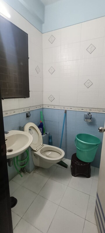 Attached Bathroom in 4 BHK Apartment at Rashmi Complex Teen Hath Naka, Dharamveer Nagar – for Rent