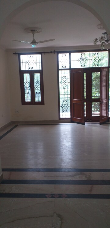 Room in 3 BHK Builder Floor at Anand Niketan – for Rent