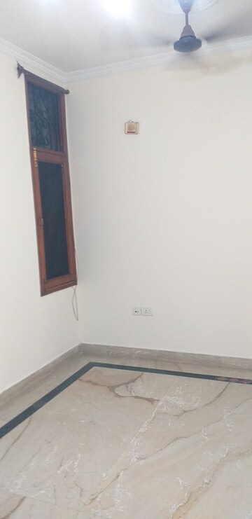 Furnished Amenities in 3 BHK Builder Floor at Anand Niketan – for Rent