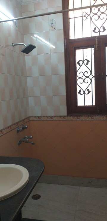 Room in 3 BHK Builder Floor at Anand Niketan – for Rent