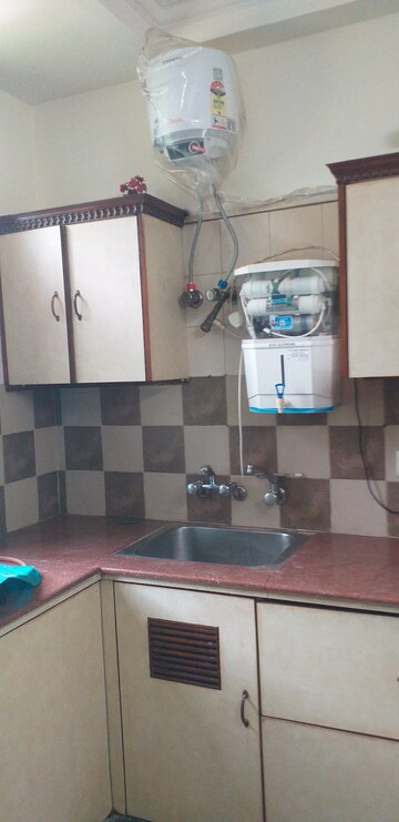 Furnished Amenities in 3 BHK Builder Floor at Anand Niketan – for Rent