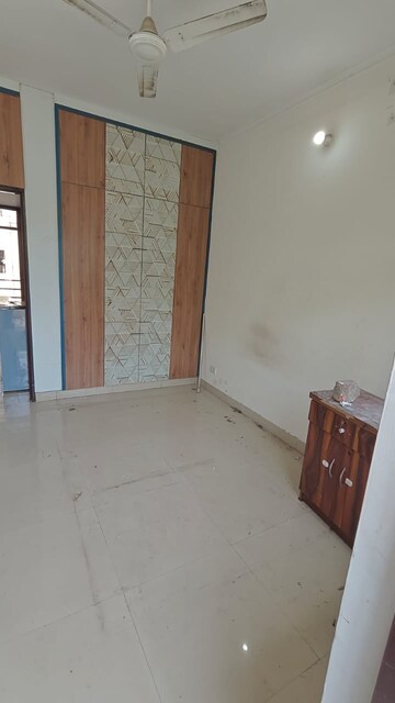 Room in 2 BHK Apartment at Vasant Kunj – for Rent