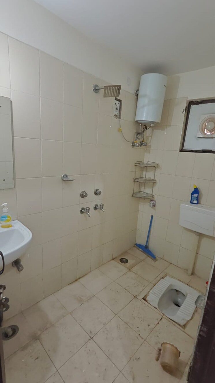 Bathroom, vasant kunj 2 Bedroom 1100 Sq.Ft. Apartment In Vasant Kunj Delhi 9107464
