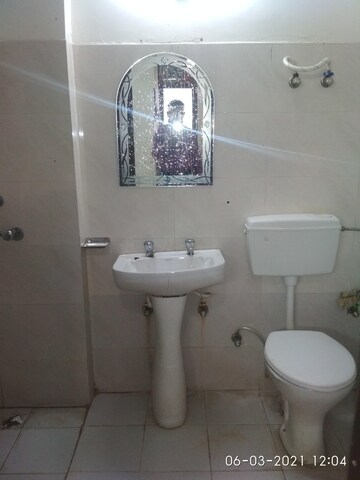 Bathroom in 3 BHK Apartment at Amolik Heights, Sector 88 – for Rent