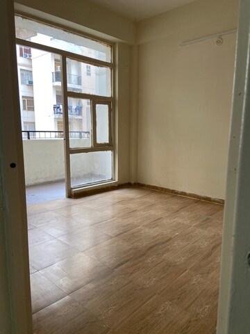 Room in 3 BHK Apartment at Auric City Homes, Sector 82 – for Rent