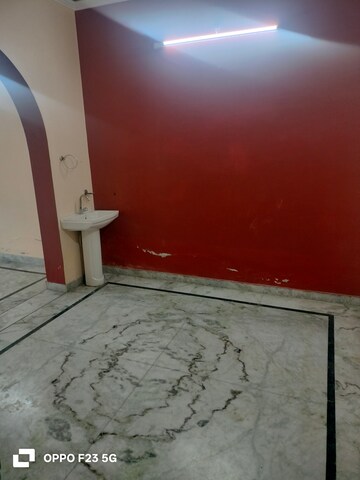 Room in 2 BHK Builder Floor at Gomti Nagar – for Rent