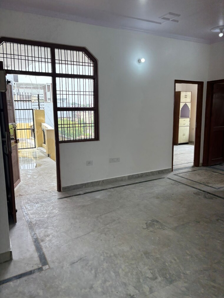 Room, sector 10 3 Bedroom 1100 Sq.Ft. Builder Floor In Sector 10 Faridabad 9107665