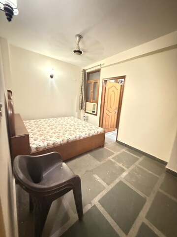 Team Area in 1 BHK Independent House at Chattarpur – for Rent
