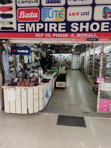  Showroom For Rent in Phase 5