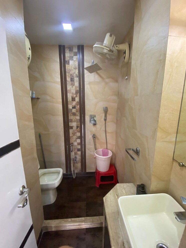 Bathroom, lake gardens 2 Bedroom 1060 Sq.Ft. Builder Floor In Lake Gardens Kolkata 9107886