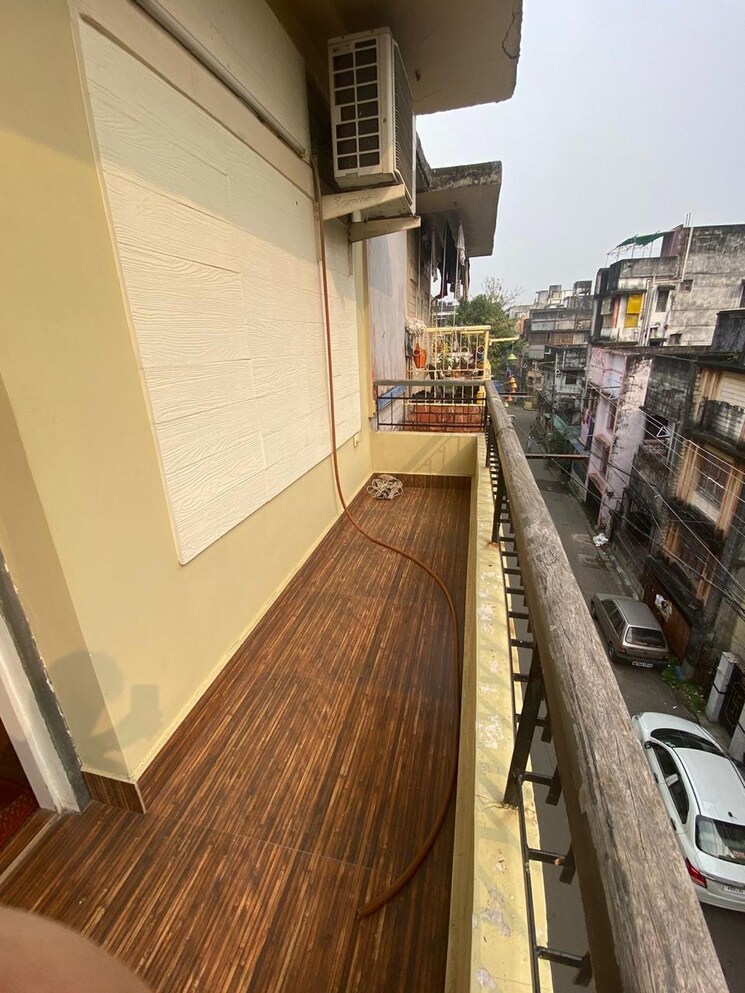 Balcony, lake gardens 2 Bedroom 1060 Sq.Ft. Builder Floor In Lake Gardens Kolkata 9107886