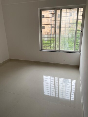 Room in 2 BHK Apartment at Geeta Gold Floristaa, Kharadi – for Rent