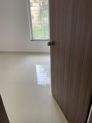 Room in 2 BHK Apartment at Geeta Gold Floristaa, Kharadi – for Rent