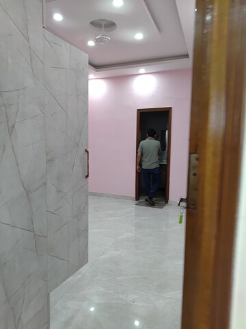 Bedroom in 3 BHK Builder Floor at Tulip Mall, Sector 46 – for Rent