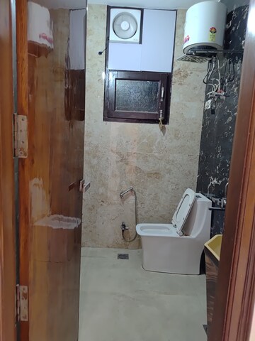 Kitchen in 3 BHK Builder Floor at Tulip Mall, Sector 46 – for Rent