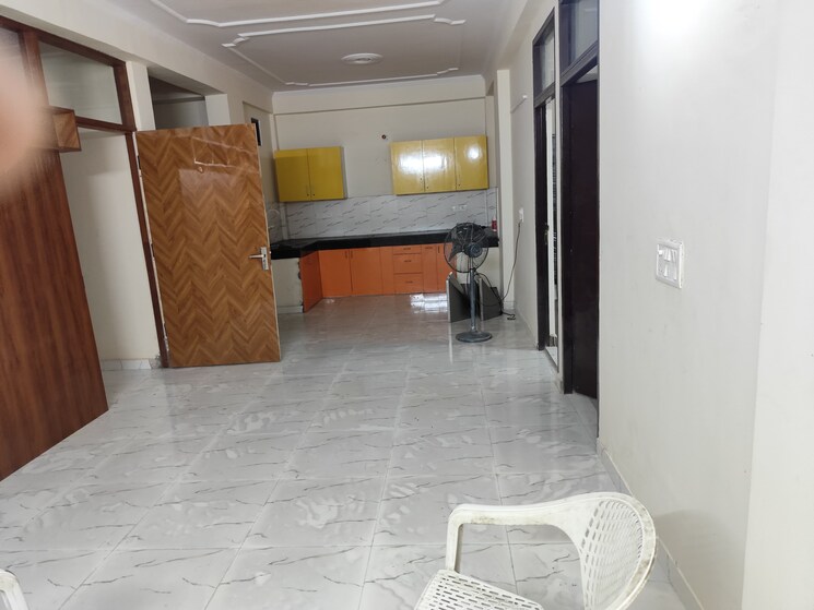 Parking, tulip-mall 3 Bedroom 250 Sq.Mt. Builder Floor In Sector 46 Noida 9107926