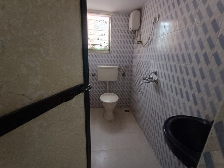 Bathroom, shabi-complex 3 Bedroom 1500 Sq.Ft. Apartment In Vashi Sector 12 Navi Mumbai 9107933