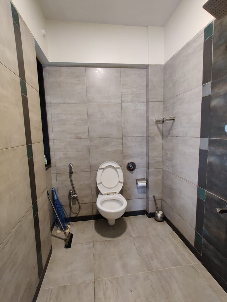Bathroom, shiv-shakti-complex 3 Bedroom 1200 Sq.Ft. Apartment In Andheri West Mumbai 9107965