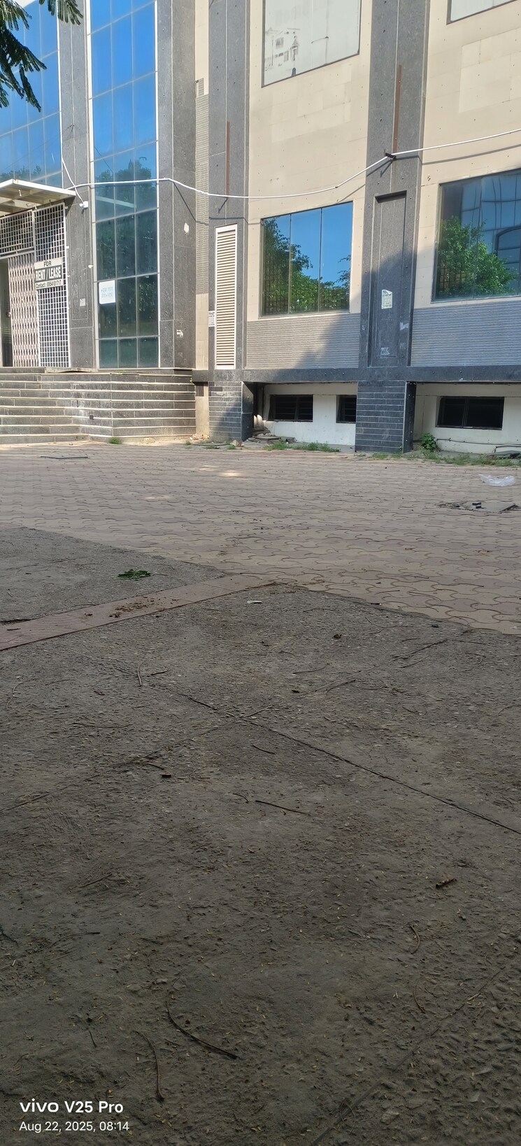  Parking, meerut university Commercial Office Space 2000 Sq.Ft. In Meerut University Meerut 9107962