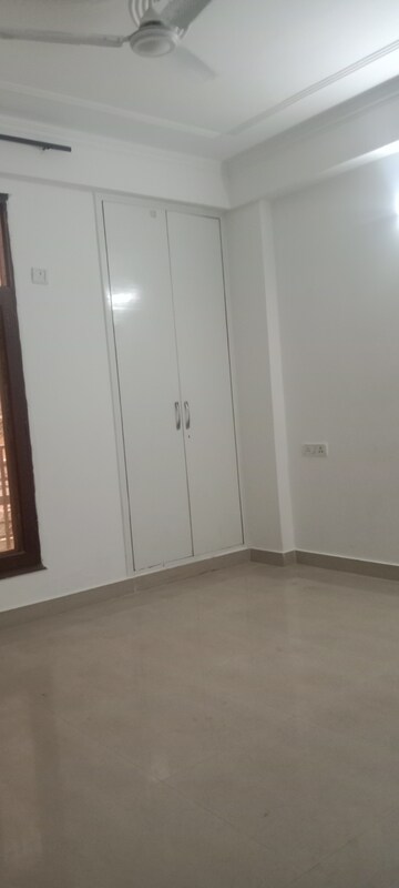 Room in 2 BHK Builder Floor at Saket – for Rent