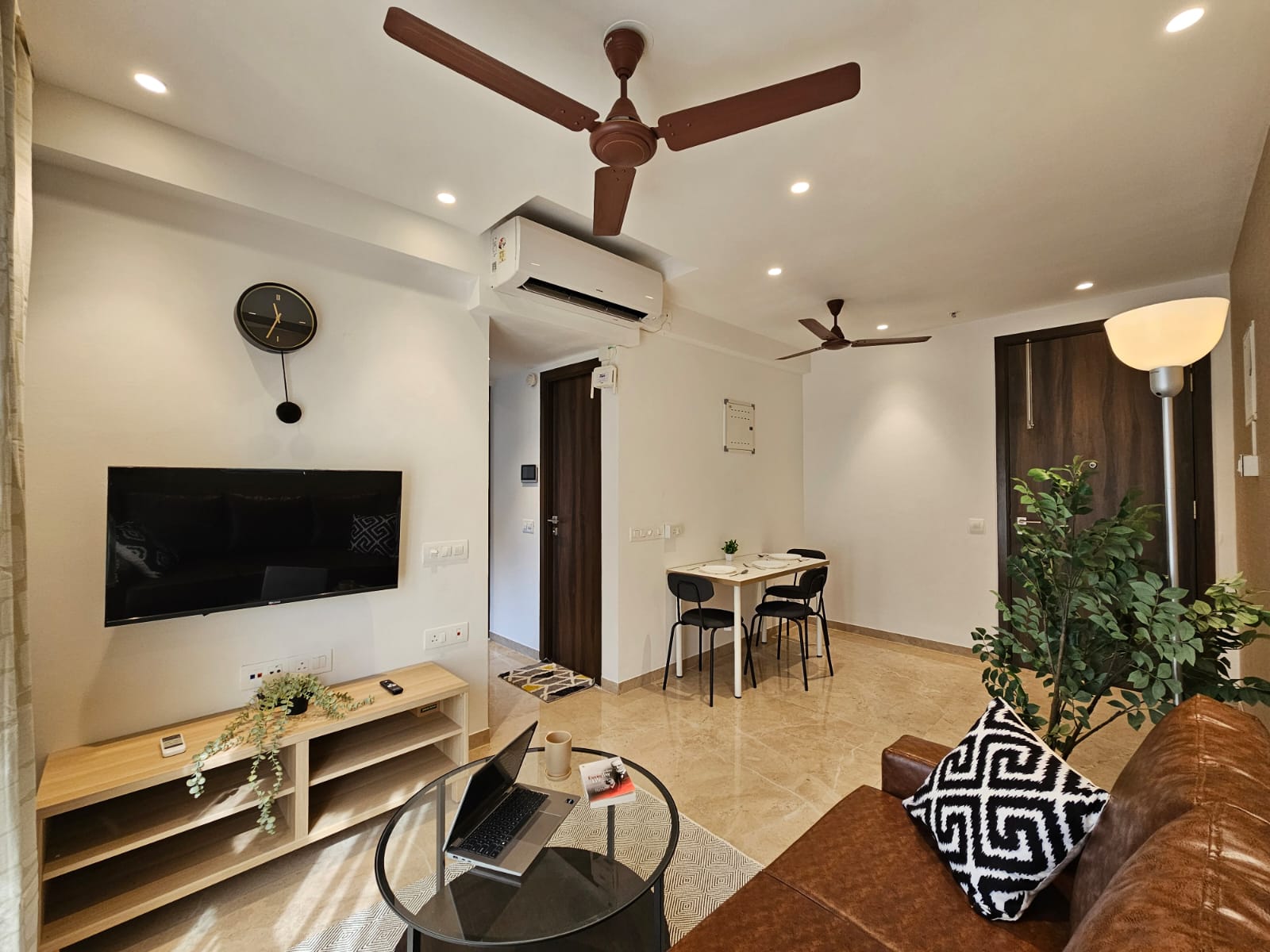 1 BHK + Pooja Room Apartment For Rent in Hiranandani Regent Hill