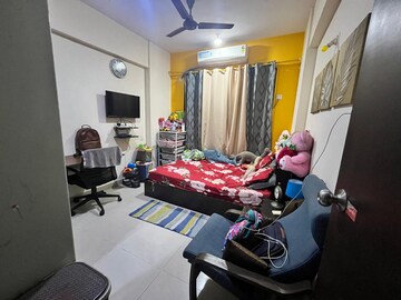 Team Area in 2 BHK Apartment at Lake Home, Powai – for Rent