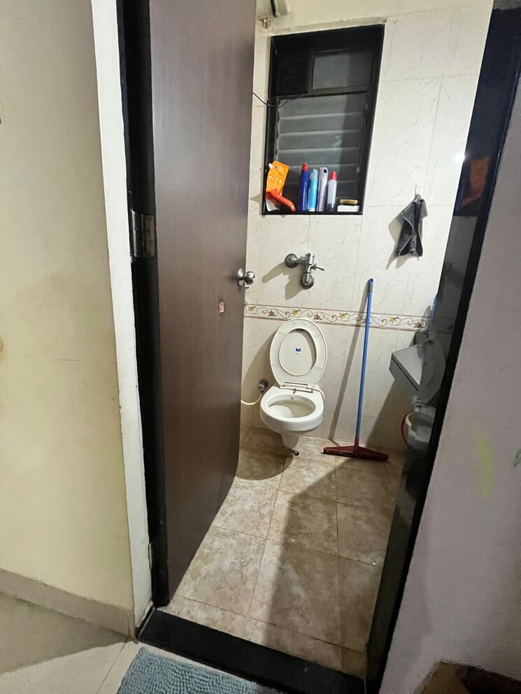 Bathroom, lake-home 2 Bedroom 875 Sq.Ft. Apartment In Powai Mumbai 9108002