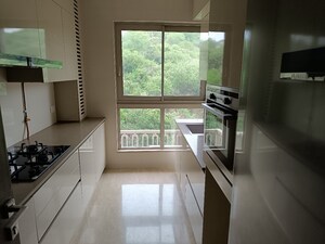 Team Area in 2 BHK Apartment at Hiranandani Castle Rock, Powai – for Sale