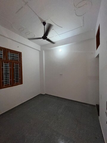 Room in 3 BHK Independent House at Arjunganj – for Rent