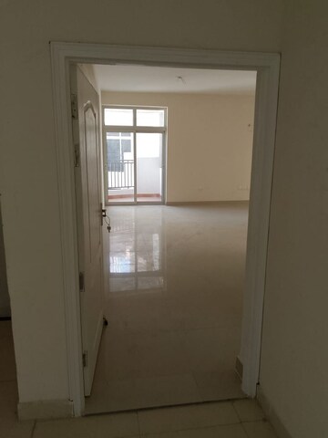 Room in 3 BHK Apartment at Sushant Golf City – for Rent