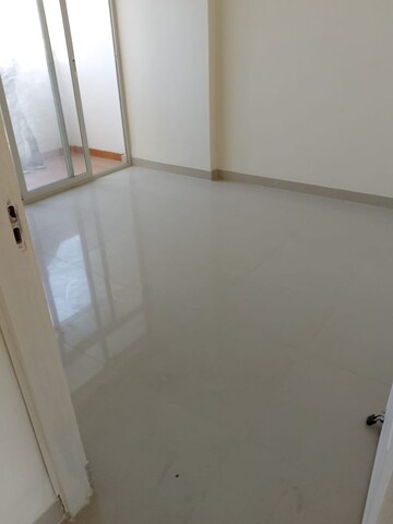 Room in 3 BHK Apartment at Sushant Golf City – for Rent