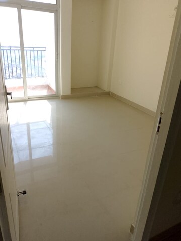 Room in 3 BHK Apartment at Sushant Golf City – for Rent