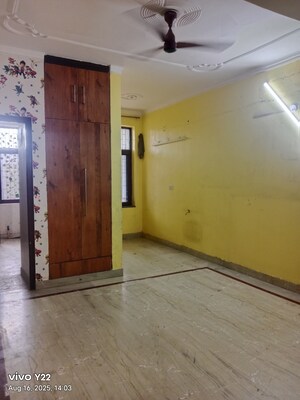 Room in 3 BHK Builder Floor at Ashoka Enclave 3, Sector 35 – for Sale