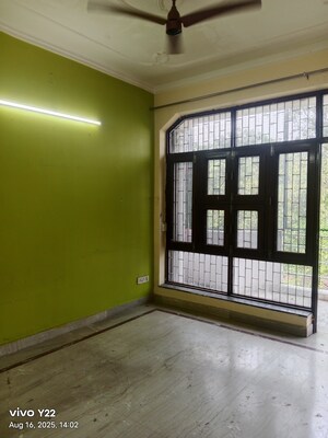 Room in 3 BHK Builder Floor at Ashoka Enclave 3, Sector 35 – for Sale