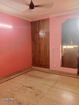 Room in 3 BHK Builder Floor at Ashoka Enclave 3, Sector 35 – for Sale