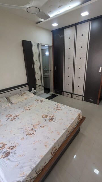 Room in 2 BHK Apartment at Gundecha Symphony, Andheri West – for Rent