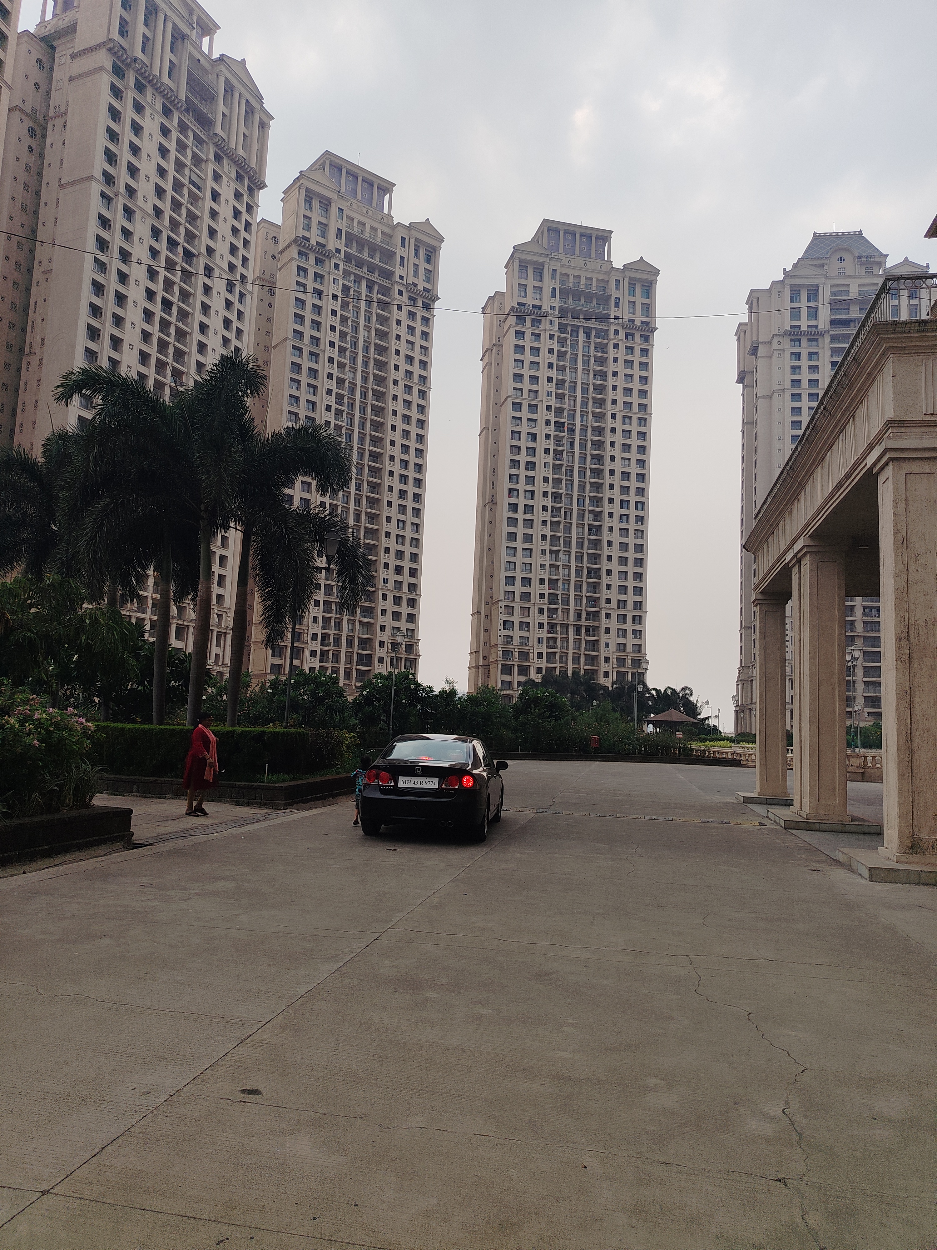 3 BHK + Study Room Apartment For Rent in Hiranandani Fortune City