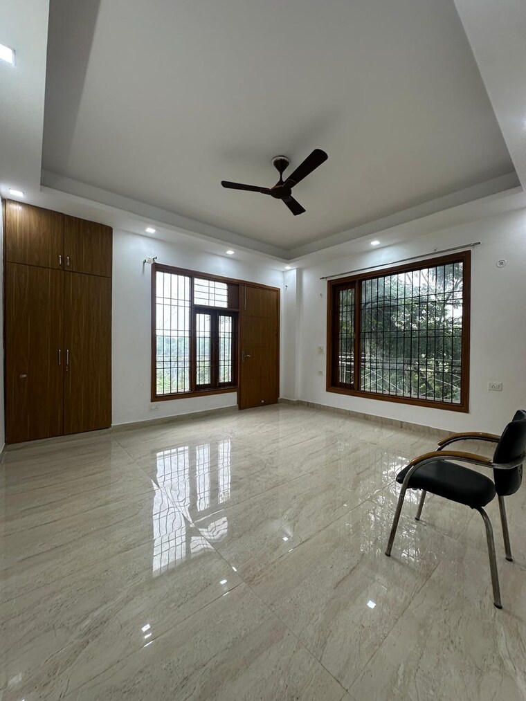 Room, freedom fighters enclave 4 Bedroom 3600 Sq.Ft. Builder Floor In Freedom Fighters Enclave Delhi 9108140
