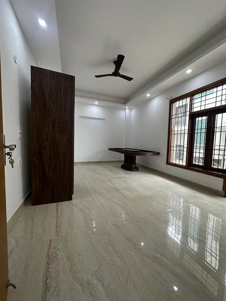 Room, freedom fighters enclave 4 Bedroom 3600 Sq.Ft. Builder Floor In Freedom Fighters Enclave Delhi 9108140