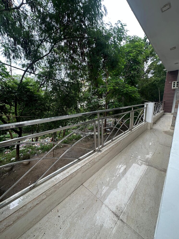 Balcony, freedom fighters enclave 4 Bedroom 3600 Sq.Ft. Builder Floor In Freedom Fighters Enclave Delhi 9108140