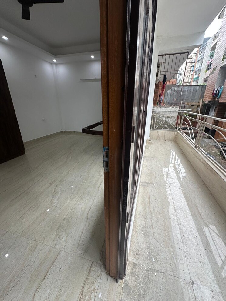 Balcony, freedom fighters enclave 4 Bedroom 3600 Sq.Ft. Builder Floor In Freedom Fighters Enclave Delhi 9108140