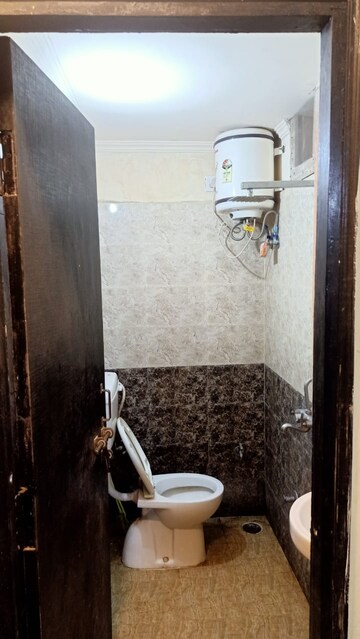 Bathroom in 2 BHK Apartment at Gomti Nagar – for Rent